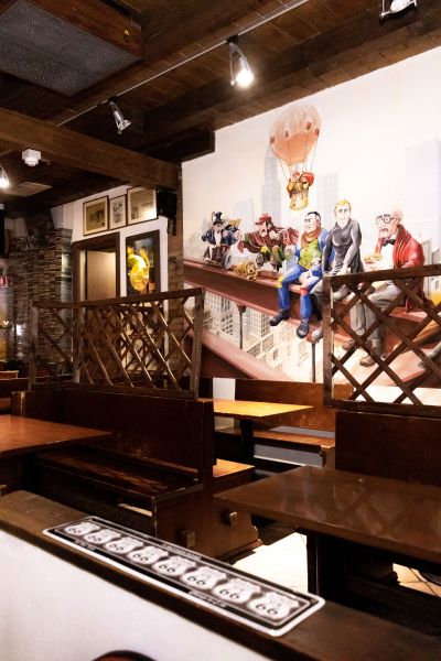 Ambiente interno del TNT Pub a Trieste